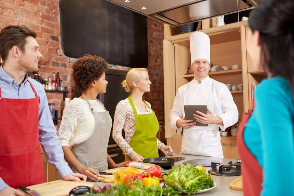 cours cuisine en ligne atelier chef cuisiner cuisinier formation apprentissage plats repas menu pâtisserie distance