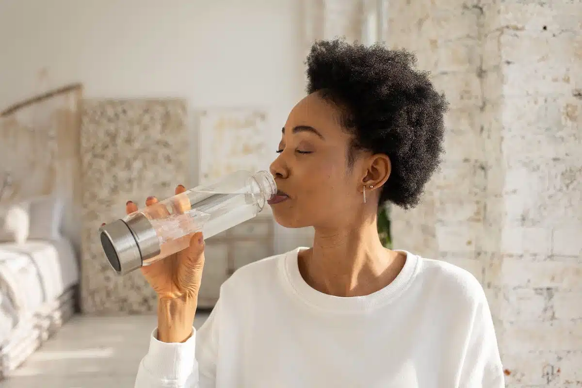 L’hydratation essentielle pour réussir votre régime minceur : astuces pour boire plus d’eau