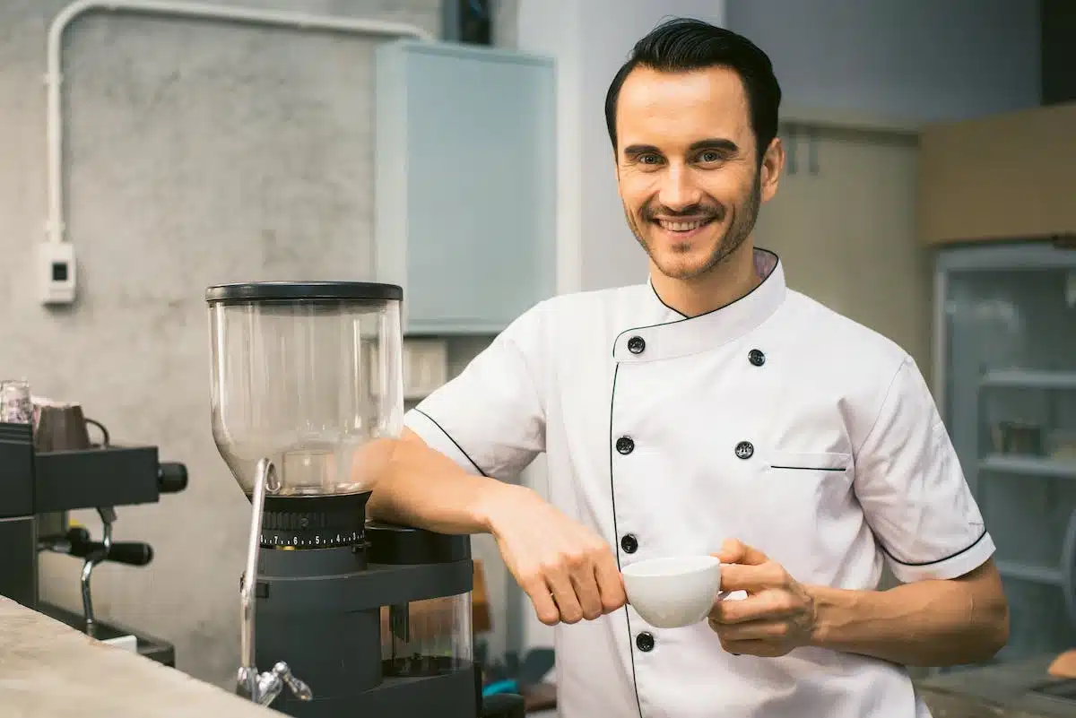 Rencontrez des chefs renommés et découvrez leurs astuces culinaires et inspirations gastronomiques Plongez dans leur parcours et délectez-vous de leurs recettes favorites.