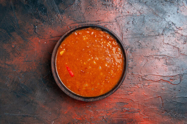 Soirées épicées : quand le défi sauce piquante s'invite à table