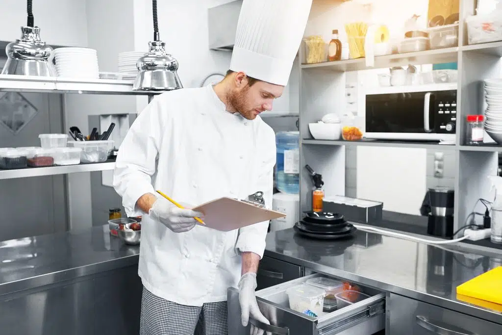 Pourquoi équiper sa cuisine avec une table réfrigérée positive ?